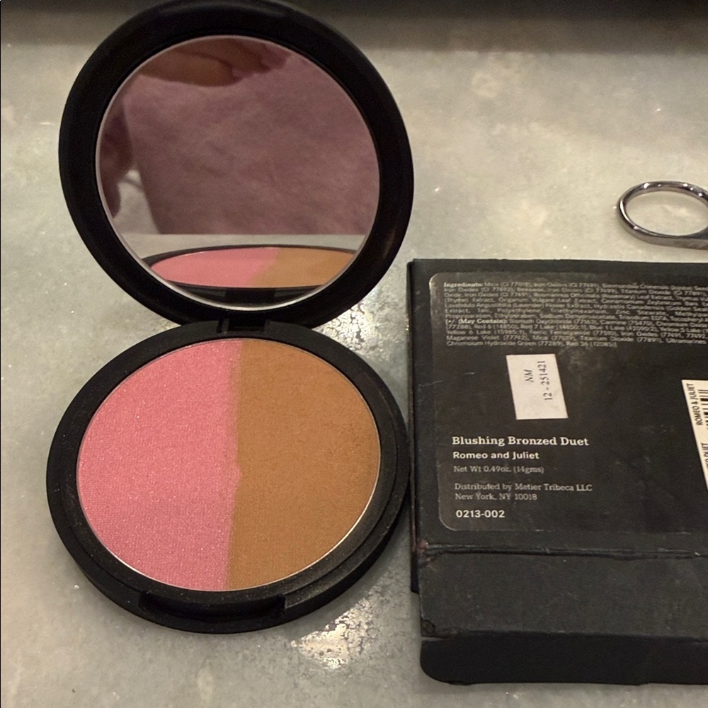 Le Metier De Beaute Blushing Bronzed Duet Romeo and Juliet - RARE